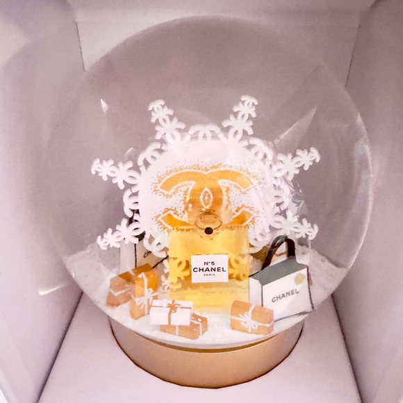 2024 Snow Globe - Picture 2 of 4